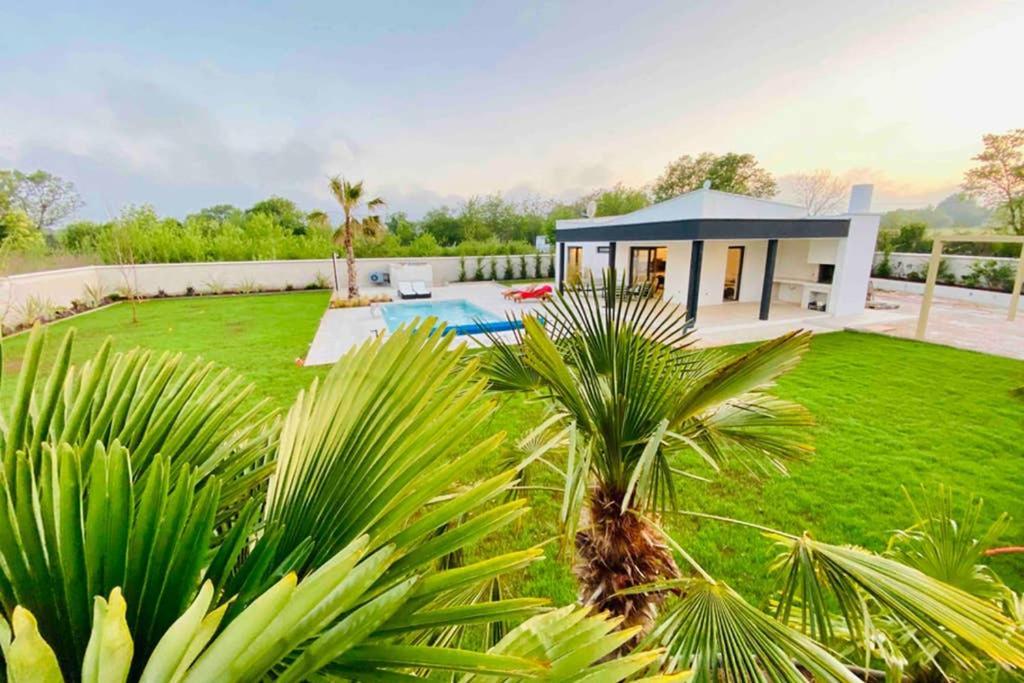 Villa Eni Medulin Sisan Heated Pool Buitenkant foto