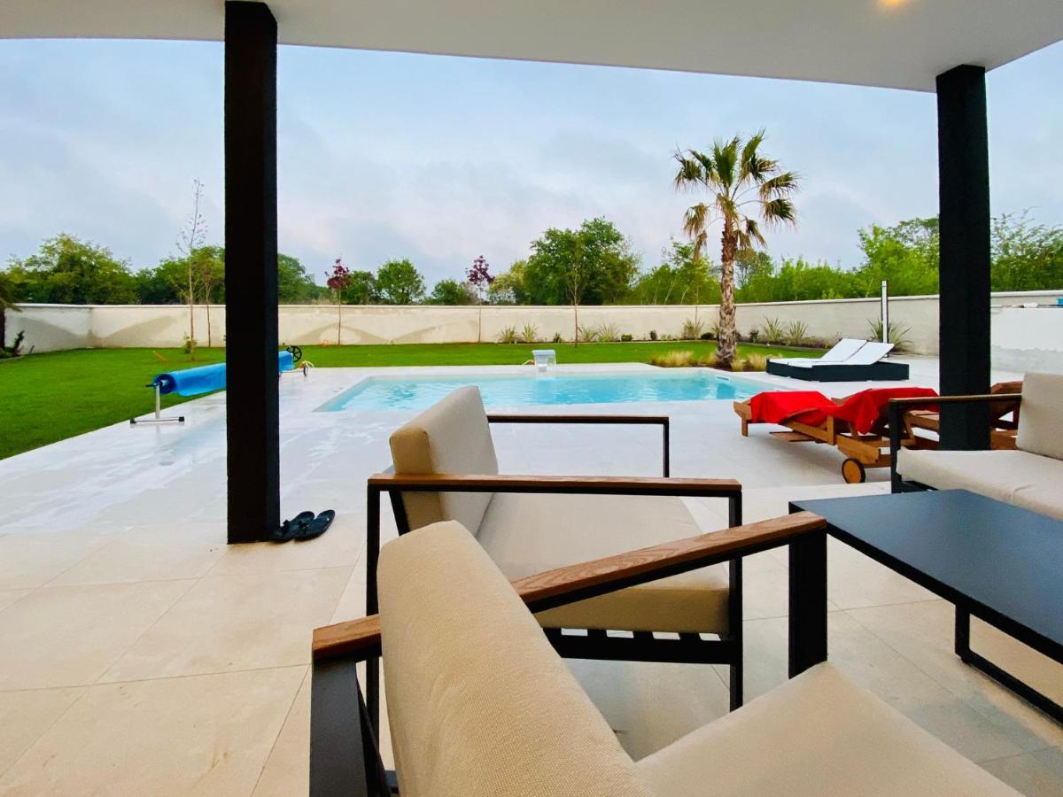 Villa Eni Medulin Sisan Heated Pool Buitenkant foto