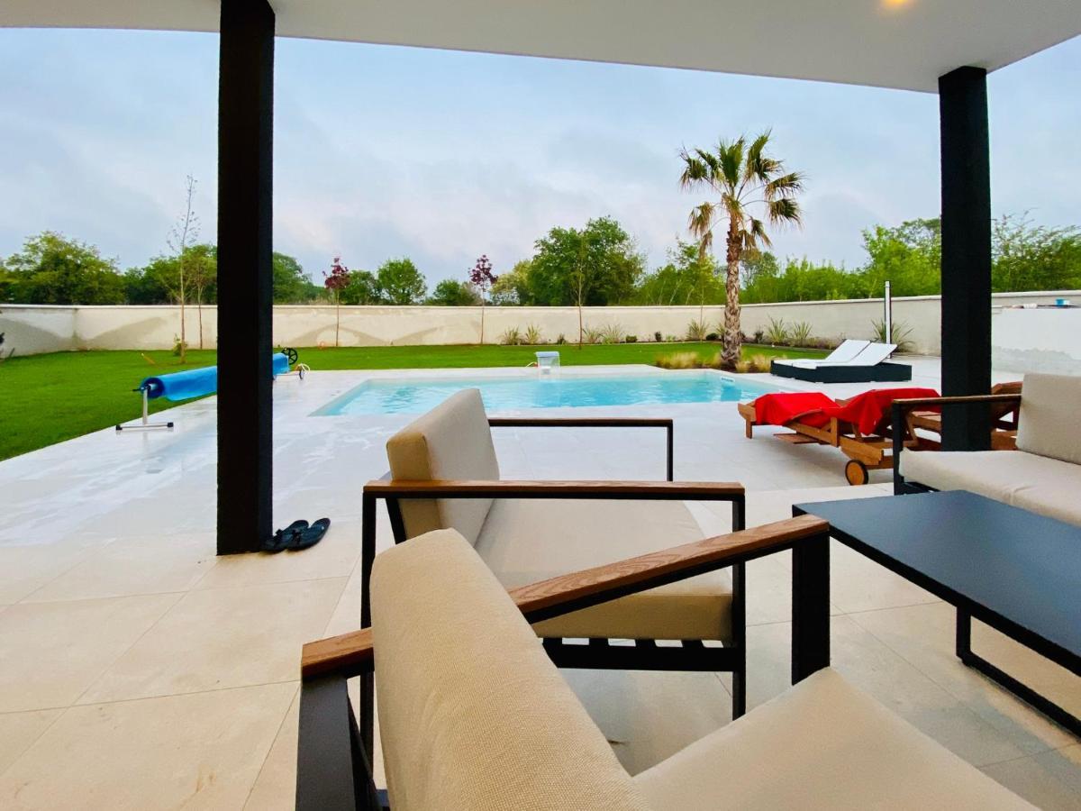 Villa Eni Medulin Sisan Heated Pool Buitenkant foto