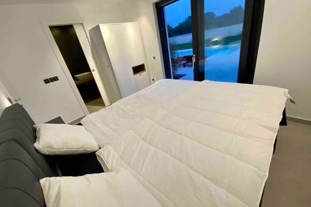 Villa Eni Medulin Sisan Heated Pool Buitenkant foto