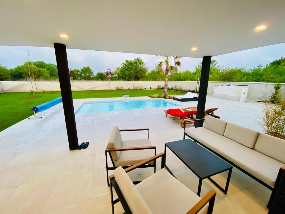 Villa Eni Medulin Sisan Heated Pool Buitenkant foto