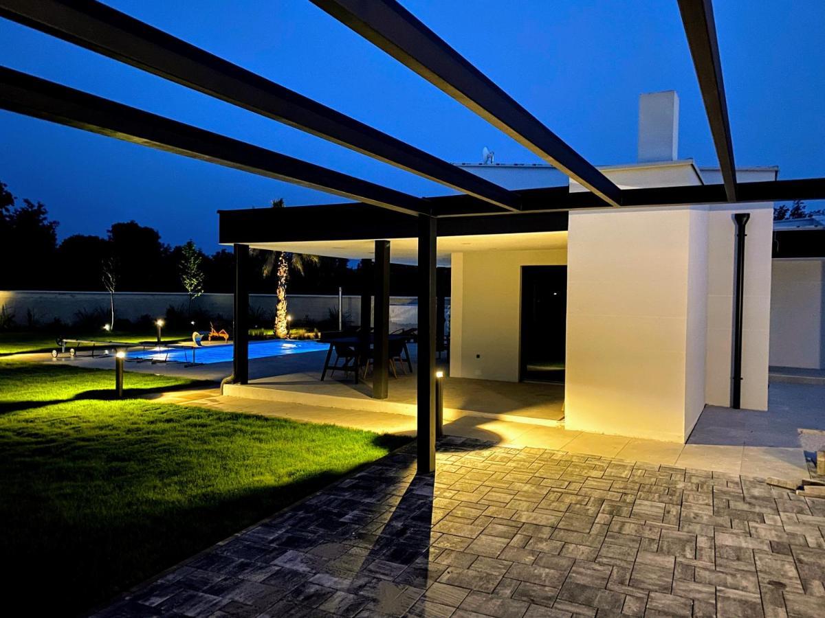 Villa Eni Medulin Sisan Heated Pool Buitenkant foto