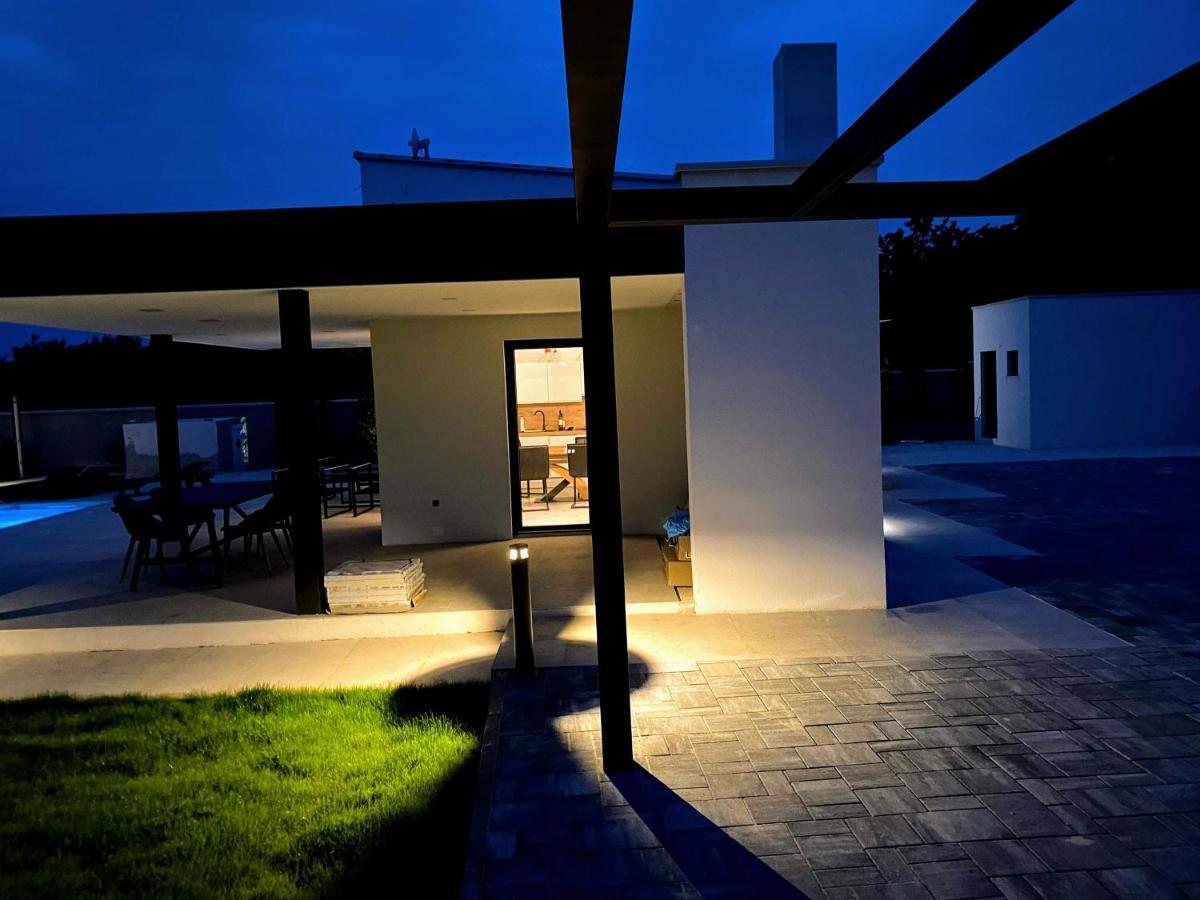 Villa Eni Medulin Sisan Heated Pool Buitenkant foto