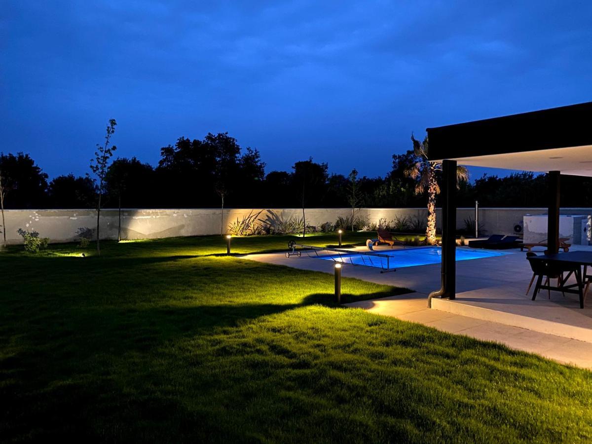 Villa Eni Medulin Sisan Heated Pool Buitenkant foto