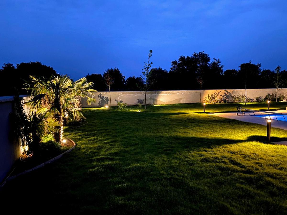 Villa Eni Medulin Sisan Heated Pool Buitenkant foto