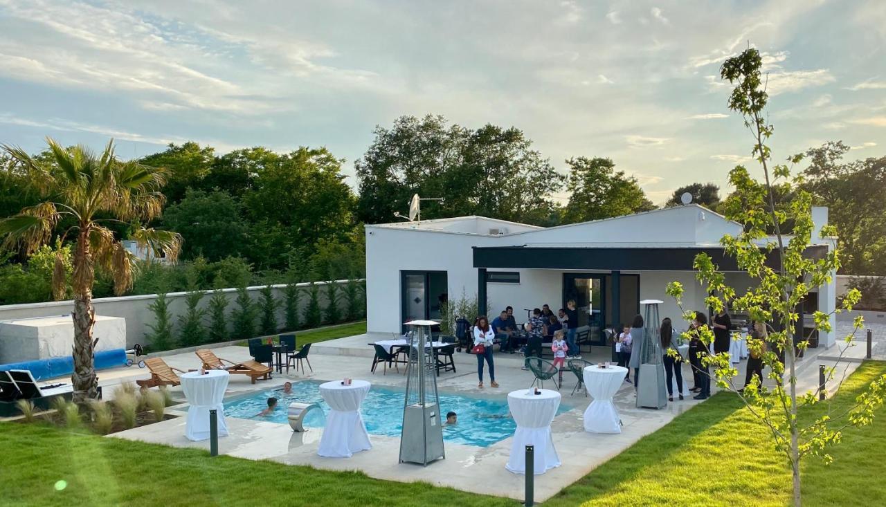 Villa Eni Medulin Sisan Heated Pool Buitenkant foto
