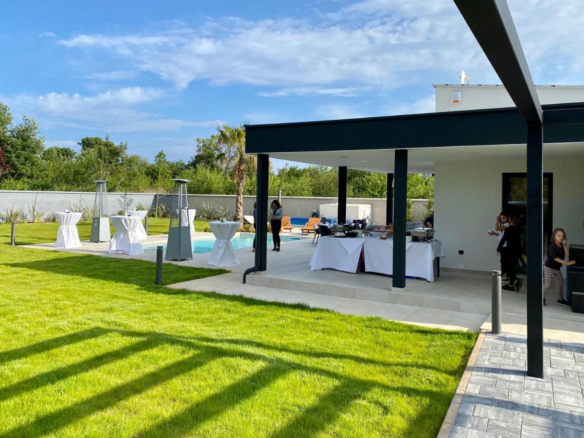 Villa Eni Medulin Sisan Heated Pool Buitenkant foto