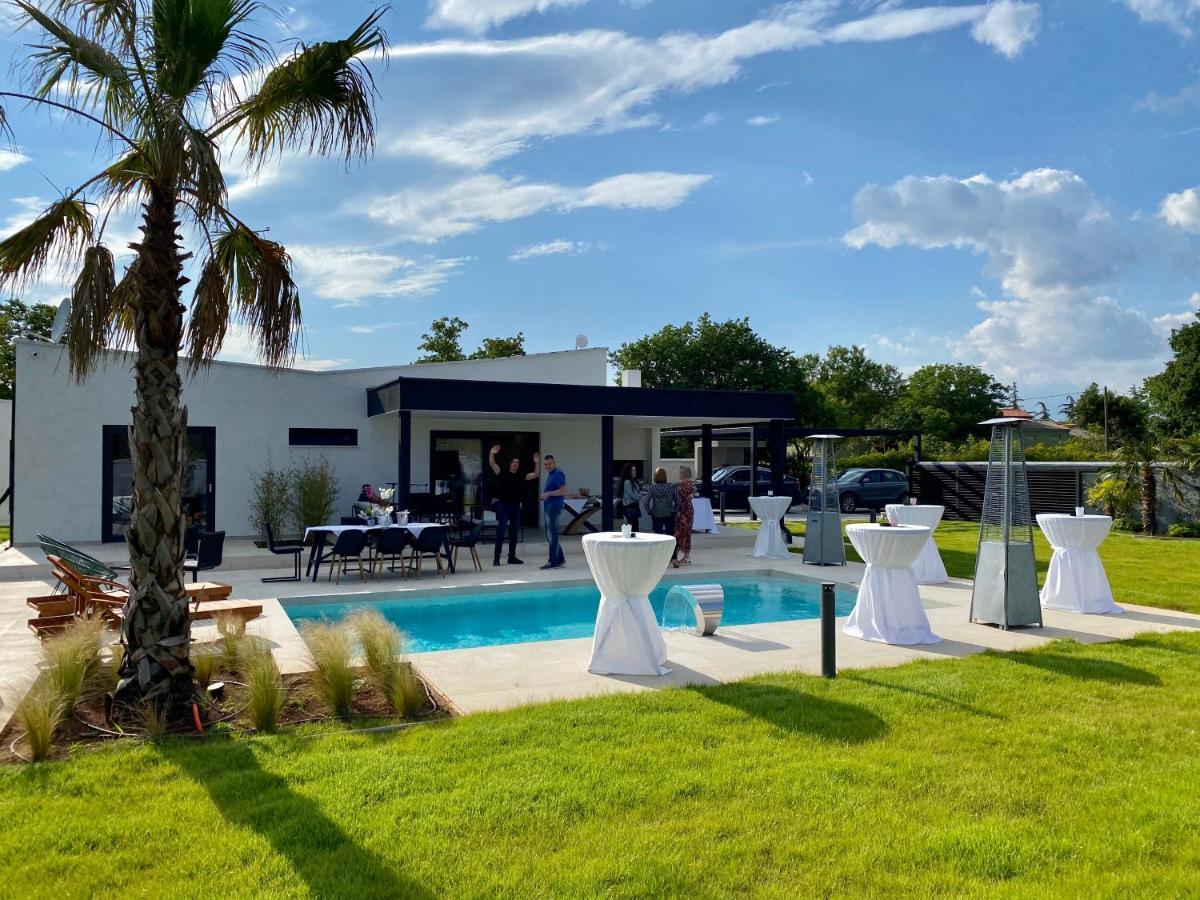 Villa Eni Medulin Sisan Heated Pool Buitenkant foto