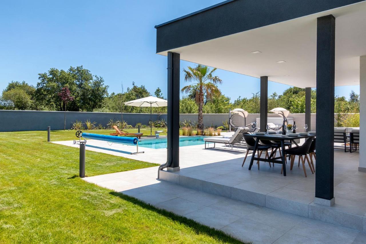 Villa Eni Medulin Sisan Heated Pool Buitenkant foto