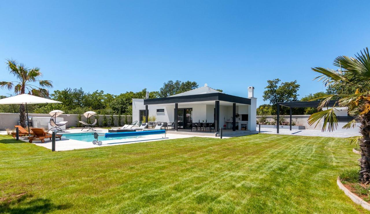 Villa Eni Medulin Sisan Heated Pool Buitenkant foto
