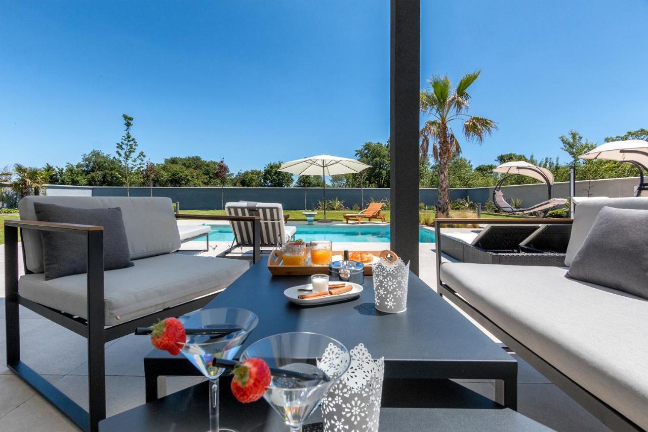 Villa Eni Medulin Sisan Heated Pool Buitenkant foto
