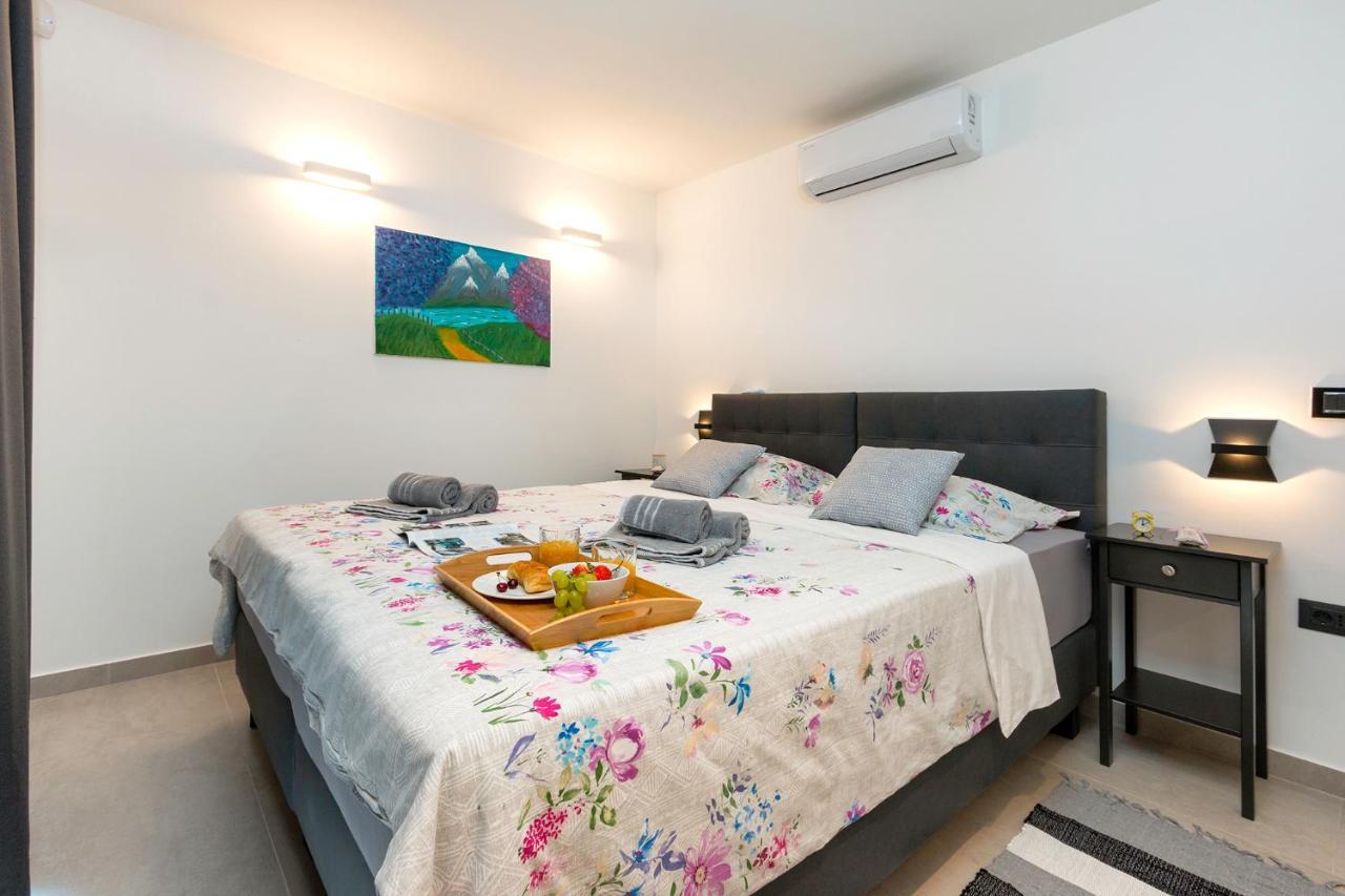 Villa Eni Medulin Sisan Heated Pool Buitenkant foto