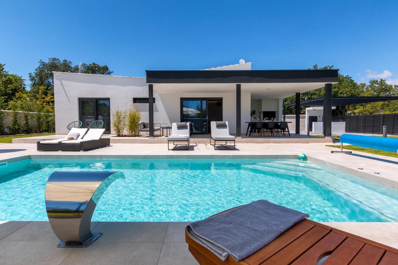 Villa Eni Medulin Sisan Heated Pool Buitenkant foto