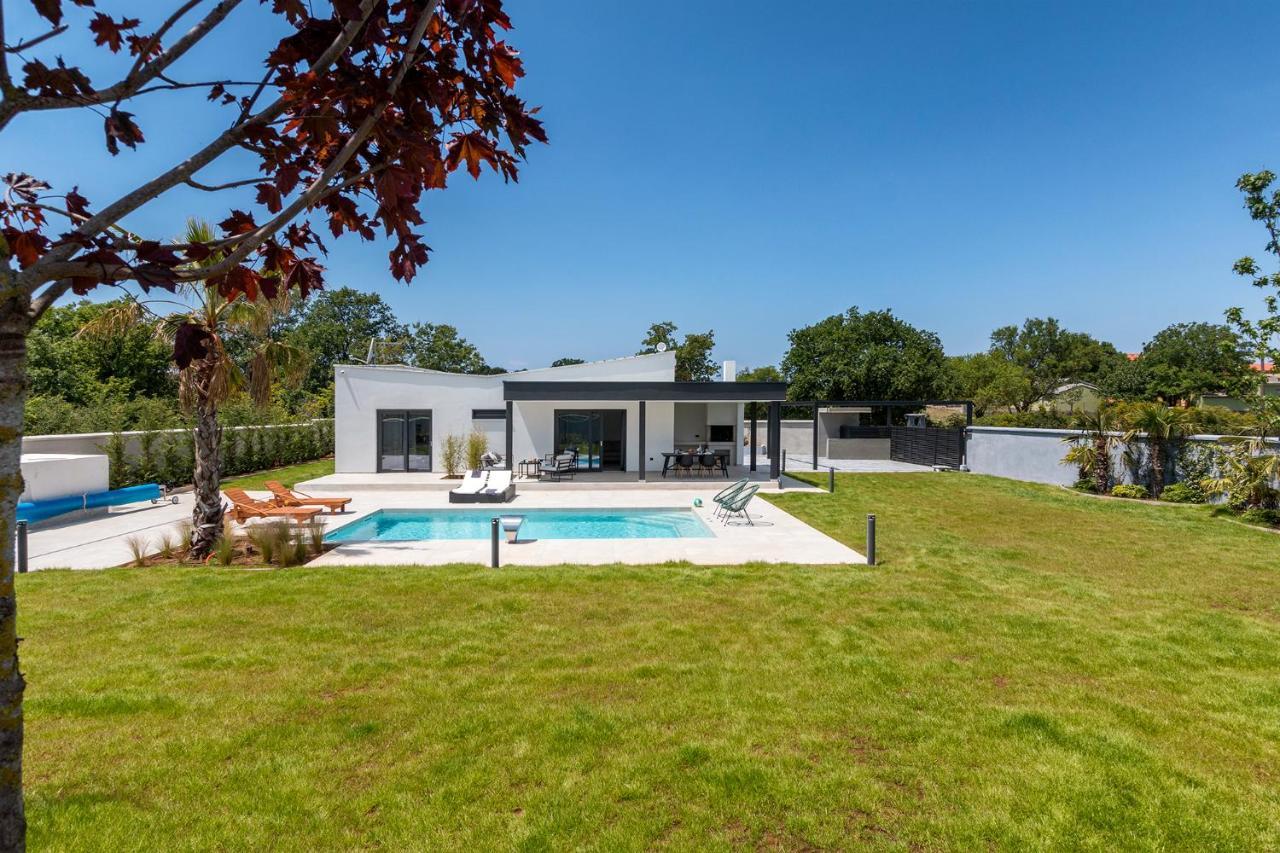 Villa Eni Medulin Sisan Heated Pool Buitenkant foto