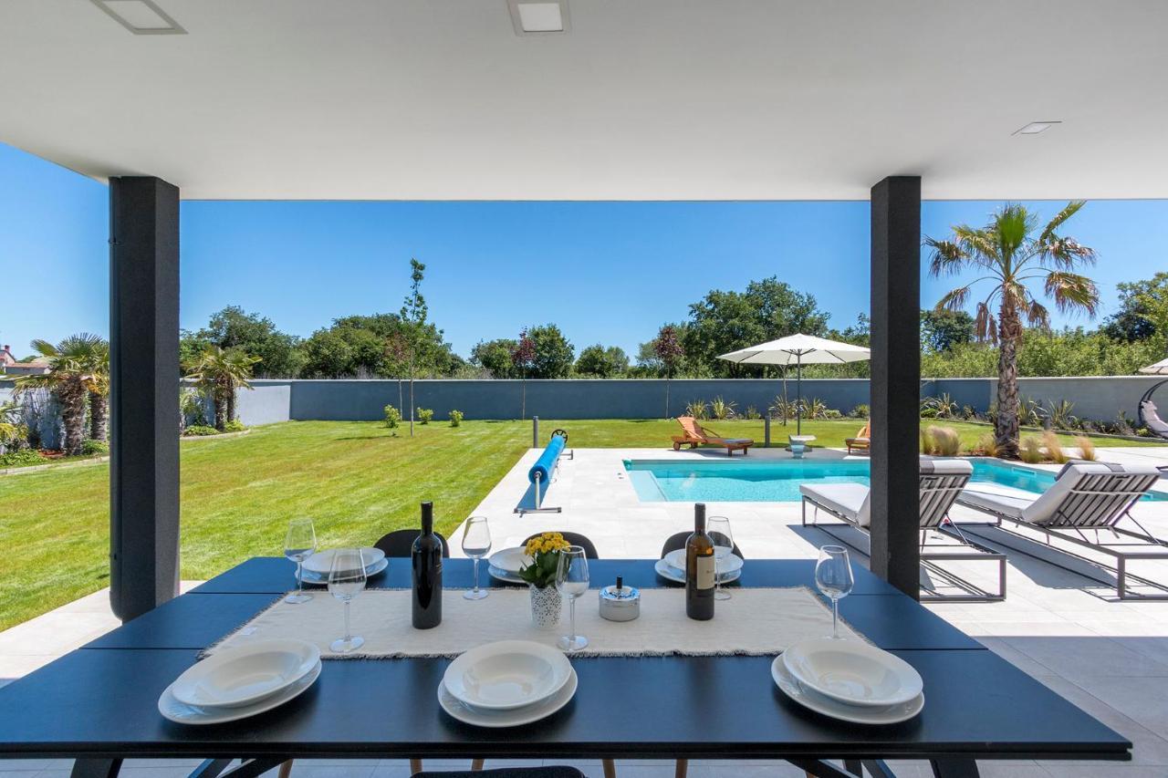 Villa Eni Medulin Sisan Heated Pool Buitenkant foto