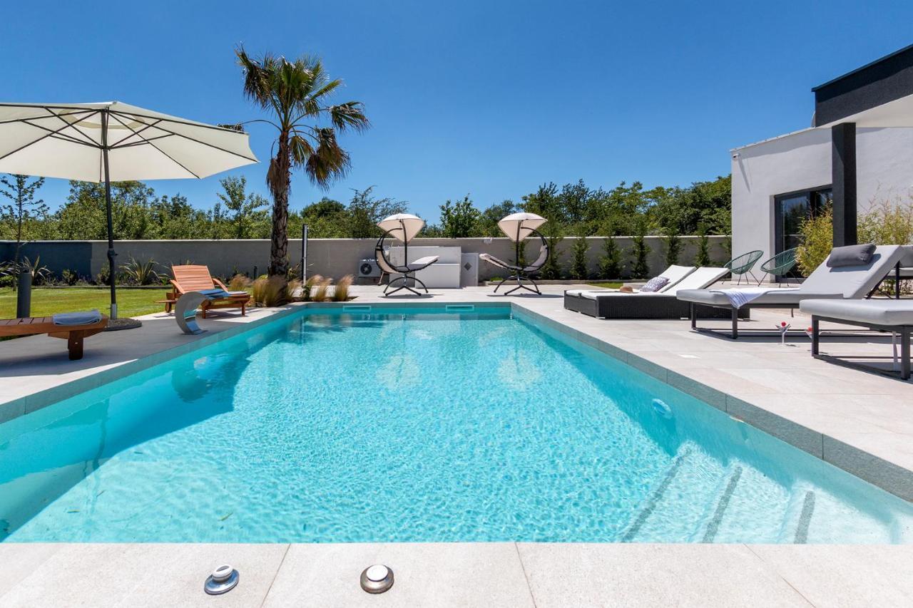 Villa Eni Medulin Sisan Heated Pool Buitenkant foto
