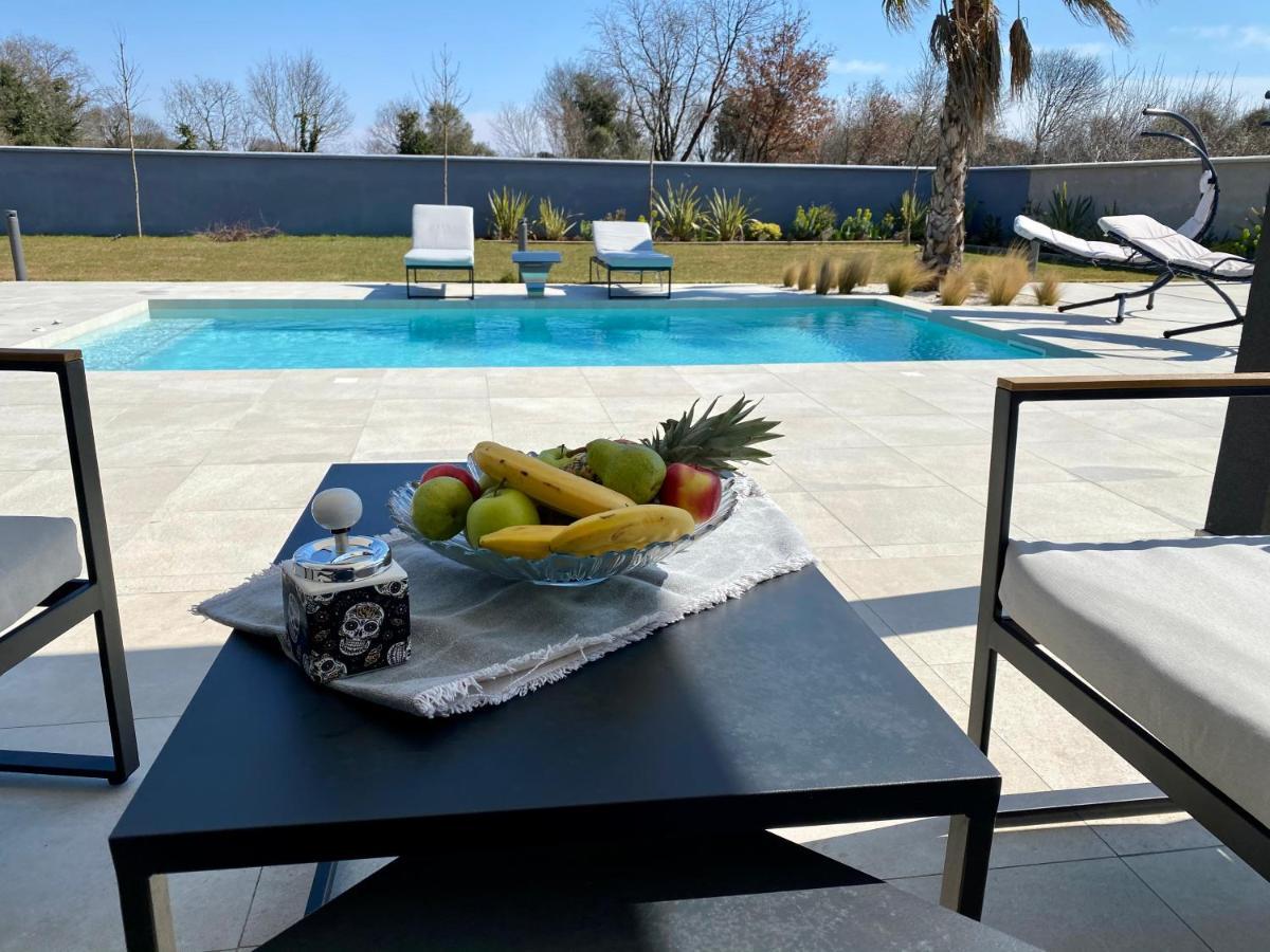 Villa Eni Medulin Sisan Heated Pool Buitenkant foto